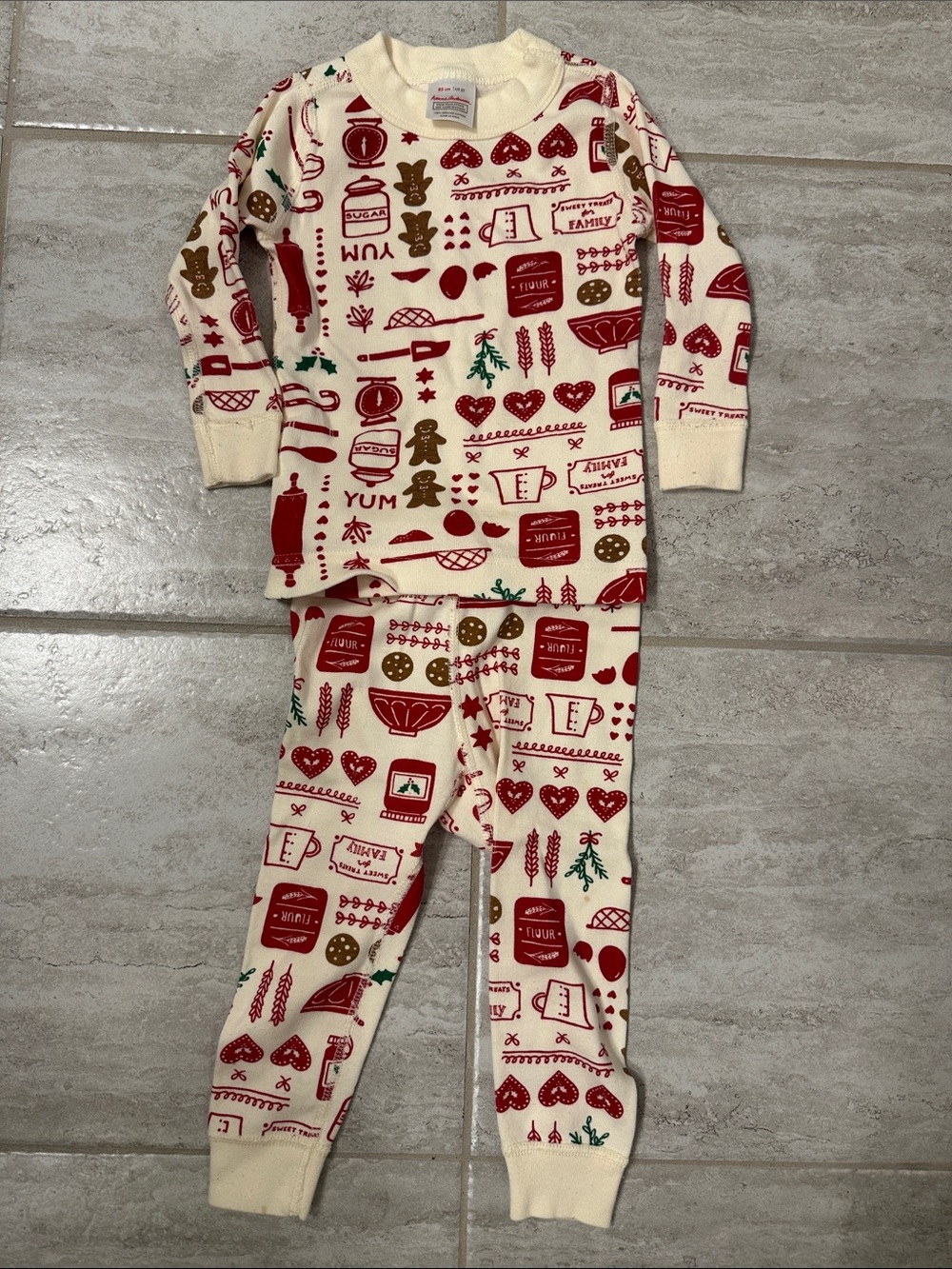 Hanna Andersson Cream Holiday Print Thermal Pajama Set with Red & Green Accents